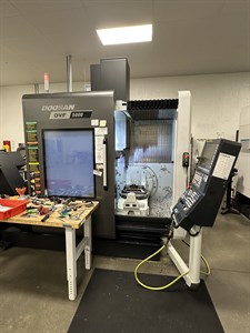 DOOSAN DVF5000 CNC 5 AXIS MACHINING CENTER